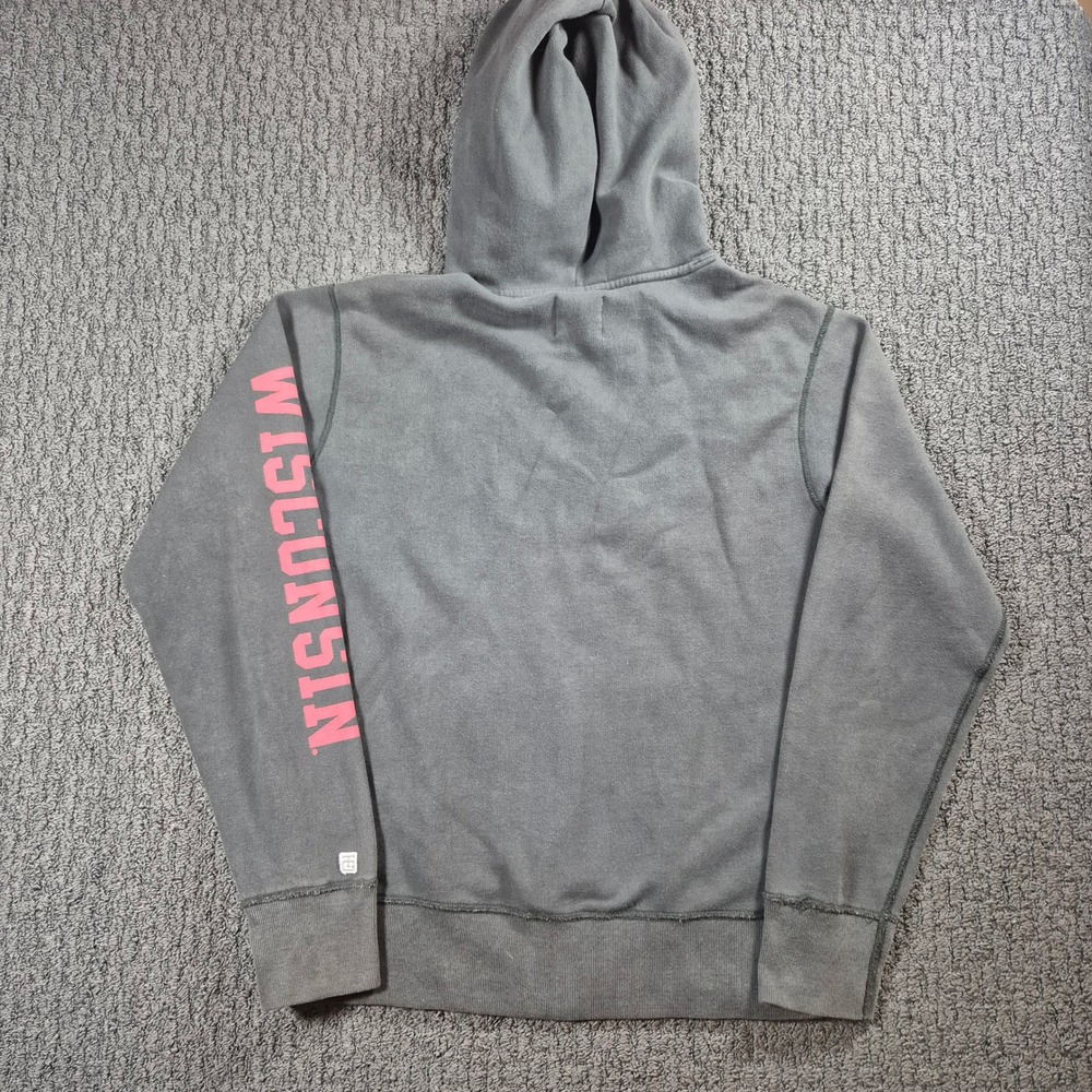 Wisconsin Badgers Hoodie Mens M Black Tailgate NCAA College Football Distressed - Picture 9 of 9